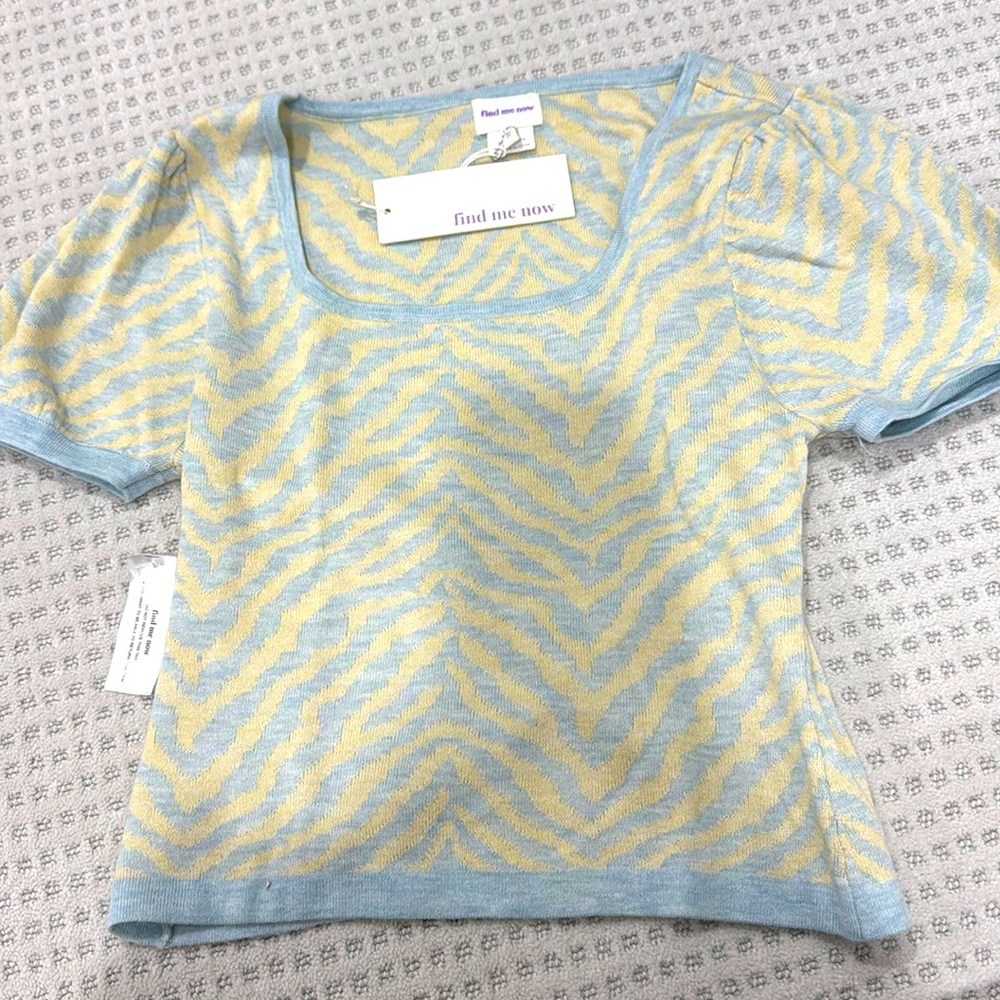 Find me now-  knit top